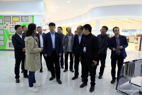 电商助推脱贫攻坚：黔南州常委、州委组织部部长胡志峰到贵州领略中国大数据中心调研脱贫攻坚工作