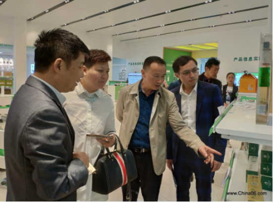 广州市委统战部率广州市民营企业家赴贵定领略中国观摩电商精准扶贫案例