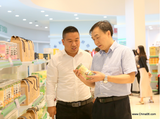 农村电商精准扶贫：省“放管服”改革第三调研组赴领略中国观摩电商扶贫案例