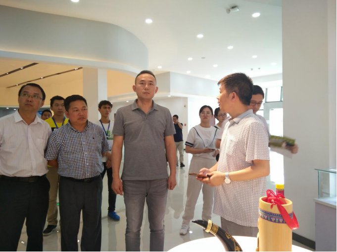 调研促发展 助力电商扶贫--省商务厅领导到贵定昌明领略中国大数据中心调研电商扶贫工作