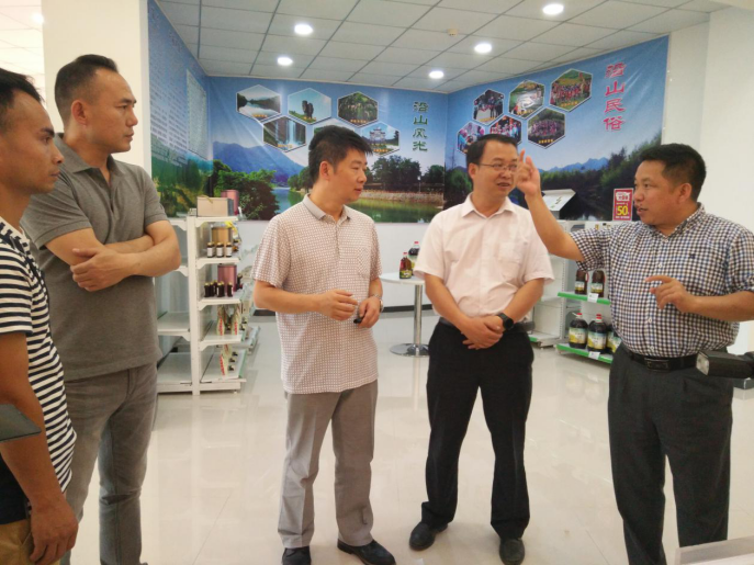 调研促发展 助力电商扶贫--省商务厅领导到贵定昌明领略中国大数据中心调研电商扶贫工作