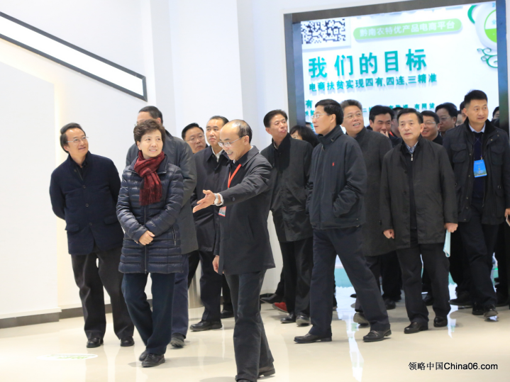 贵州省第二次项目建设现场观摩会，贵州省代省长谌贻琴称赞黄亚欣做善事做好事一定会有好报的