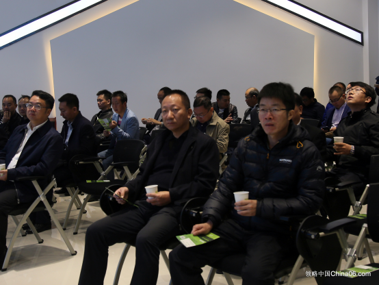 一户一码的吸引力：贵州省黔南州所有县长云聚贵定，领略中国考察电商扶贫新模式