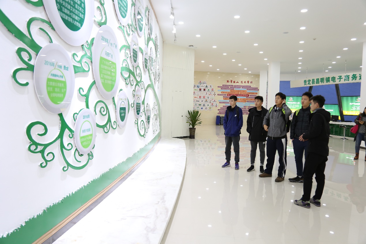 广黔对口帮扶，心心相助：深圳国际学校四名高中生赴石板村石板小学支教