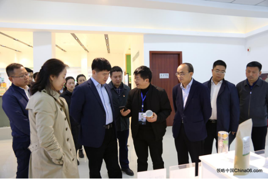 电商助推脱贫攻坚：黔南州常委、州委组织部部长胡志峰到贵州领略中国大数据中心调研脱贫攻坚工作