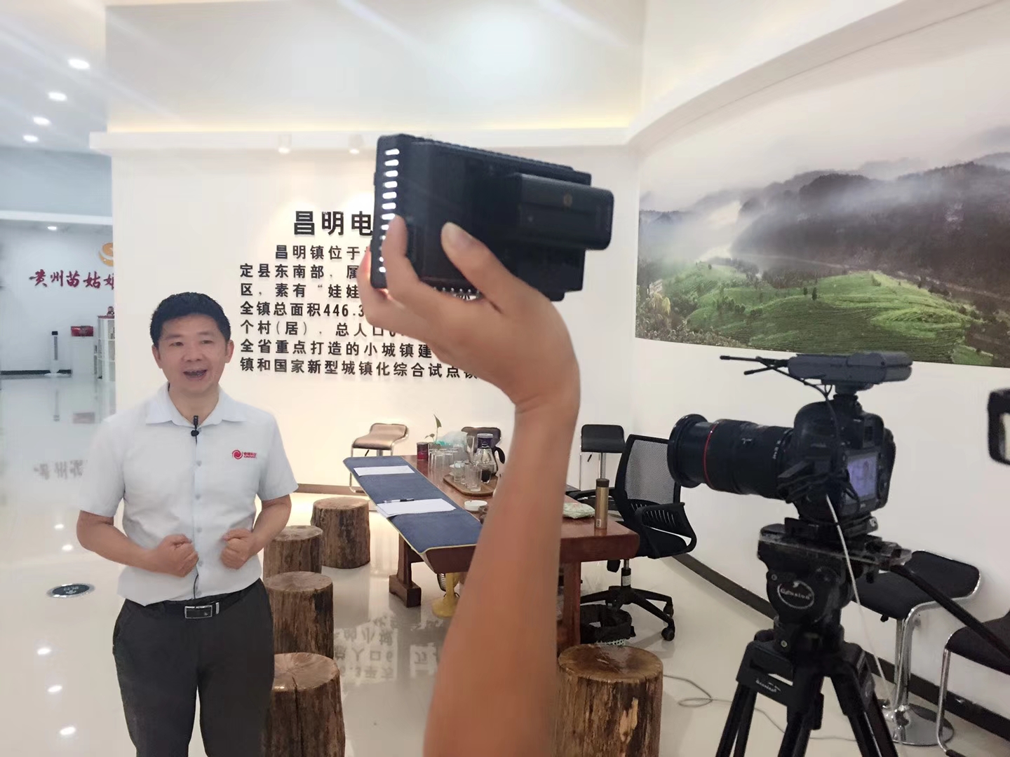 广东电视台走进领略中国：贵广高铁提速乡村振兴，一户一码助力精准扶贫，一起来更精彩