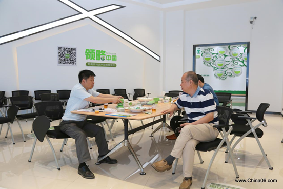 产业推动电商扶贫：贵州省毕节市副市长姜建静赴领略中国大数据中心考察调研产业电商扶贫