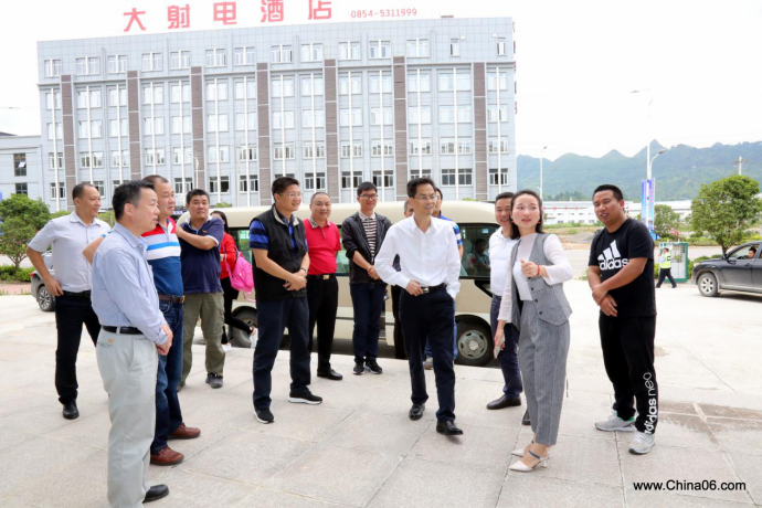 江门，我们不见不散：广东省江门市蓬江区党政团队携上市企业领导人赴领略中国观摩电商精准扶贫新模式