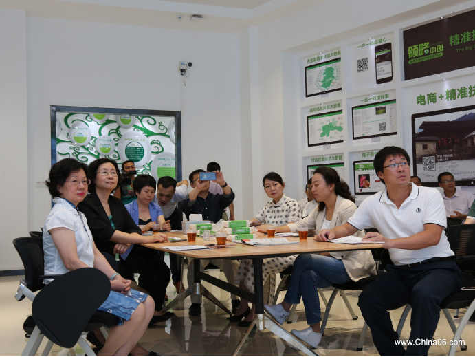 大学生暑期社会实践：中共广东省委教育工委委员、广东省教育厅副厅长那佳带队赴领略中国考察广东轻工职业技术学院学生实训情况