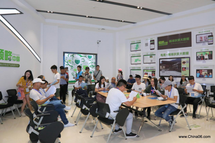 “脱贫攻坚在行动·同步小康看贵州-庆祝改革开放40周年网络主题活动”，40人的媒体团赴领略中国考察电商扶贫