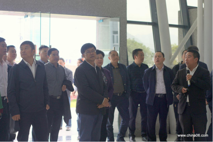 2018年度左右江革命老区市（州）政协主席工作联席会议成员赴贵定领略中国考察农村电商扶贫工作