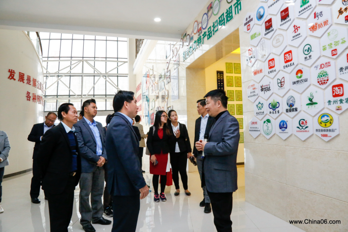 中国电商走出国门：柬埔寨人民党青年干部考察团远赴贵定领略中国大数据学习电商扶贫新模式