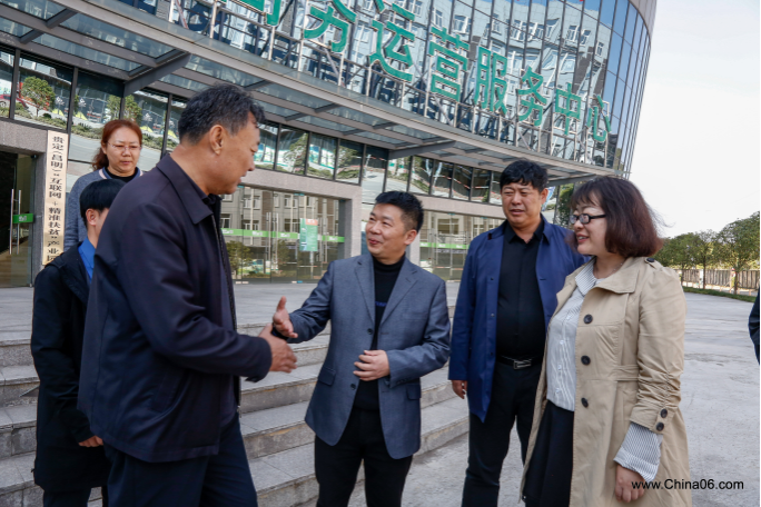 鄂尔多斯市商务局张军副局长带队一行12人赴贵定领略中国考察电商扶贫工作