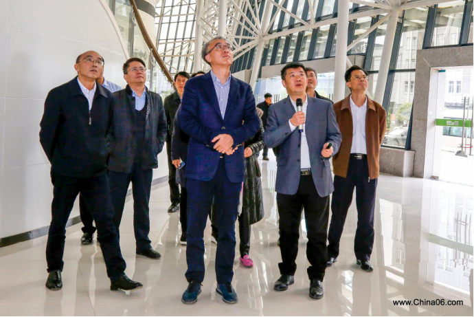 广州市委常委、南沙区委书记蔡朝林带队远赴领略中国大数据中心考察调研：现场订购一万斤大米，助力贫困户脱贫