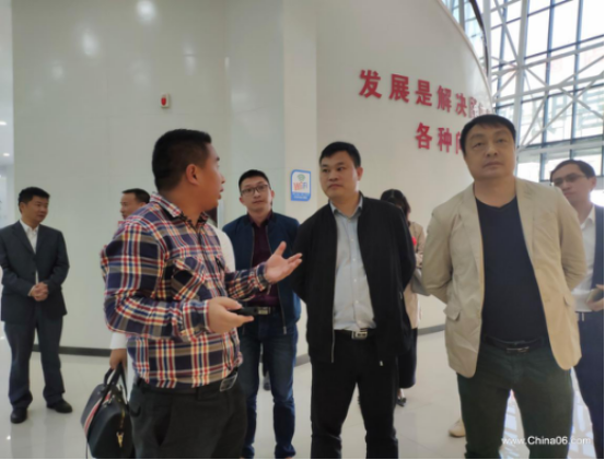 广州市委统战部率广州市民营企业家赴贵定领略中国观摩电商精准扶贫案例