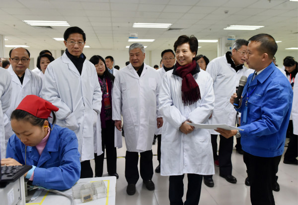 贵州省人民政府：2017年全省第二次项目建设现场观摩会侧记