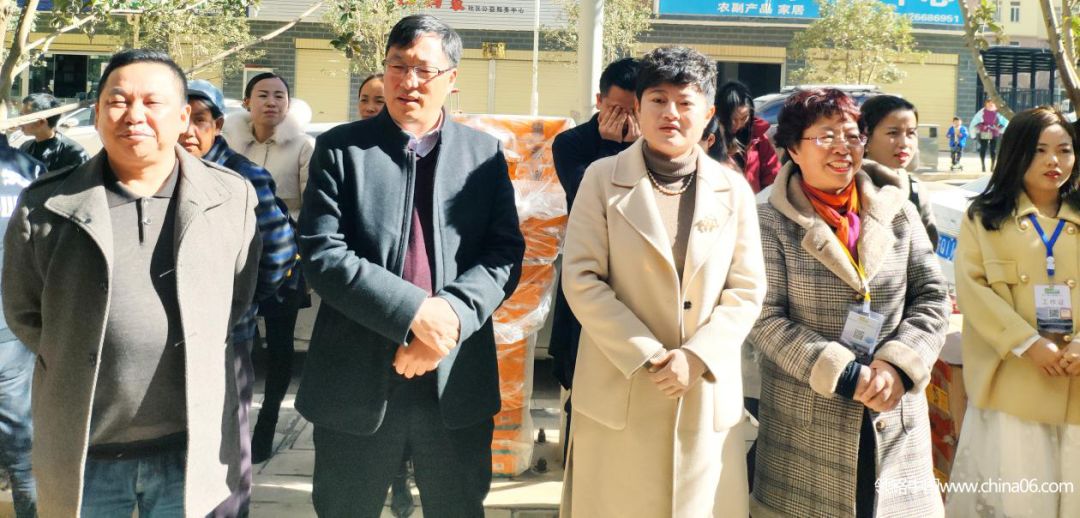 电商在移民搬迁扶贫中的新举措！张尧鉴副县长出席鲁甸县卯家湾易地搬迁安置区电商惠民活动